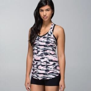 Lululemon‎ Water Bound Singlet
Wamo Camo Barely Pink